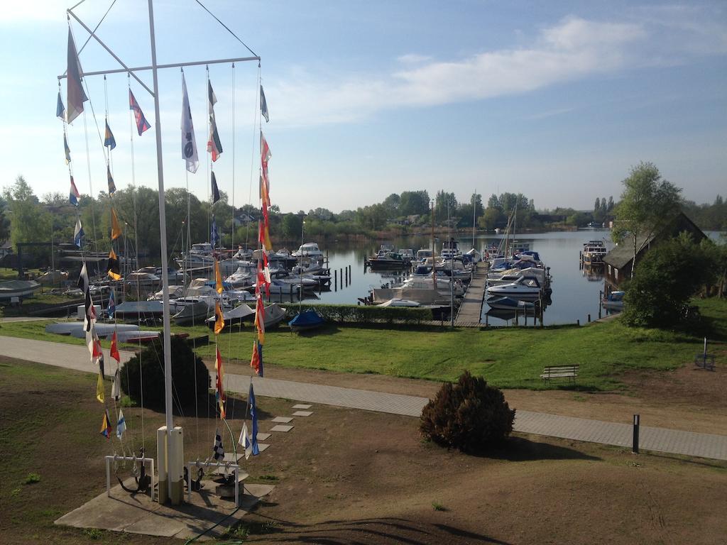 Aparthotel Am Heidensee Шверін Екстер'єр фото